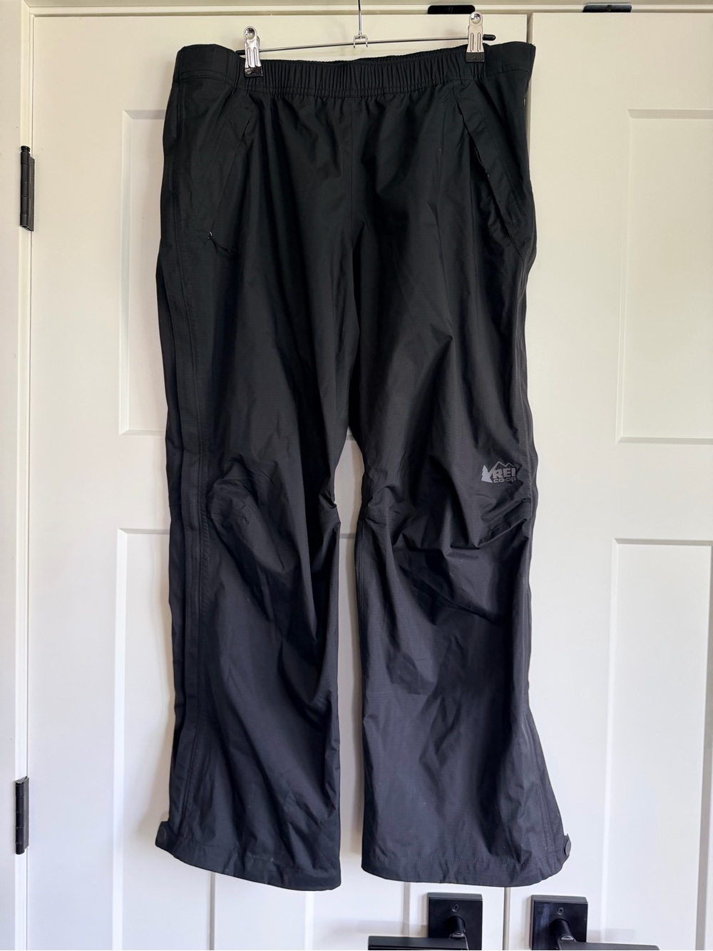 Women’s REI Black Rain Pants - size large petite